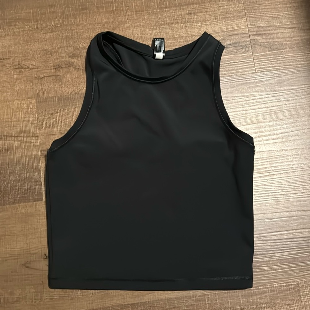 Black workout tank